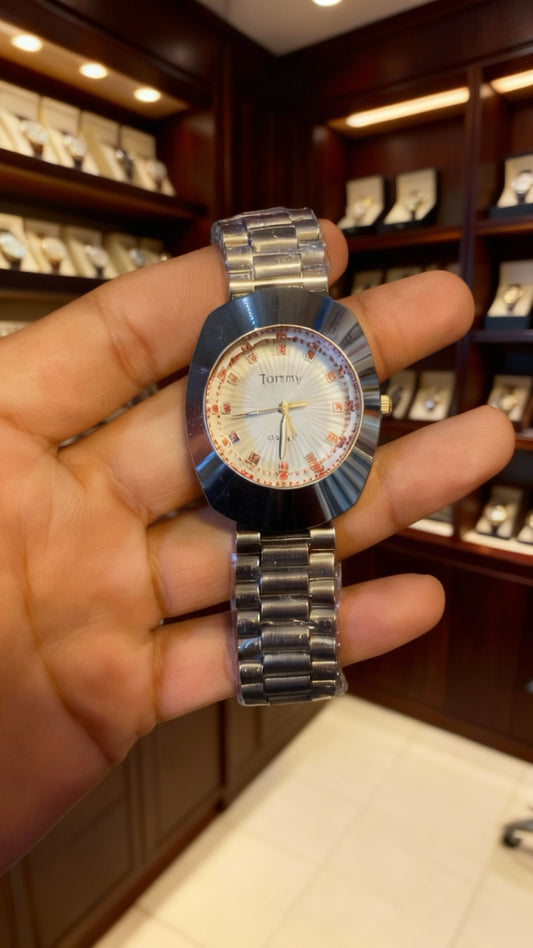 Tommy Hilfiger Men’s Silver Stainless Steel Analog Watch – Sleek Steel Strap Timepiece