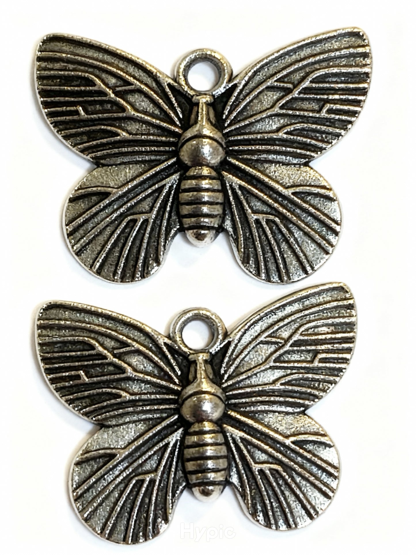 Bracelet charms in metal