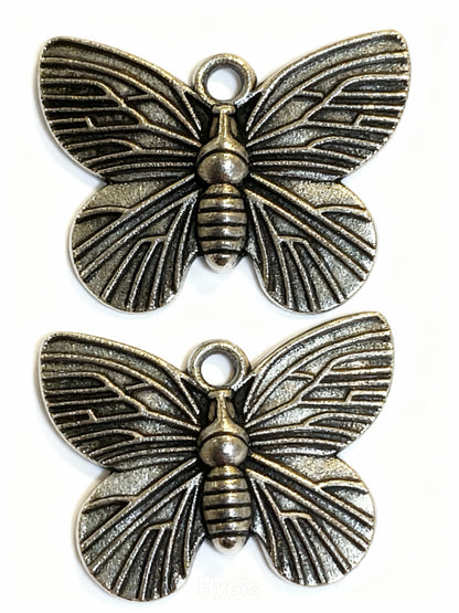 Bracelet charms in metal