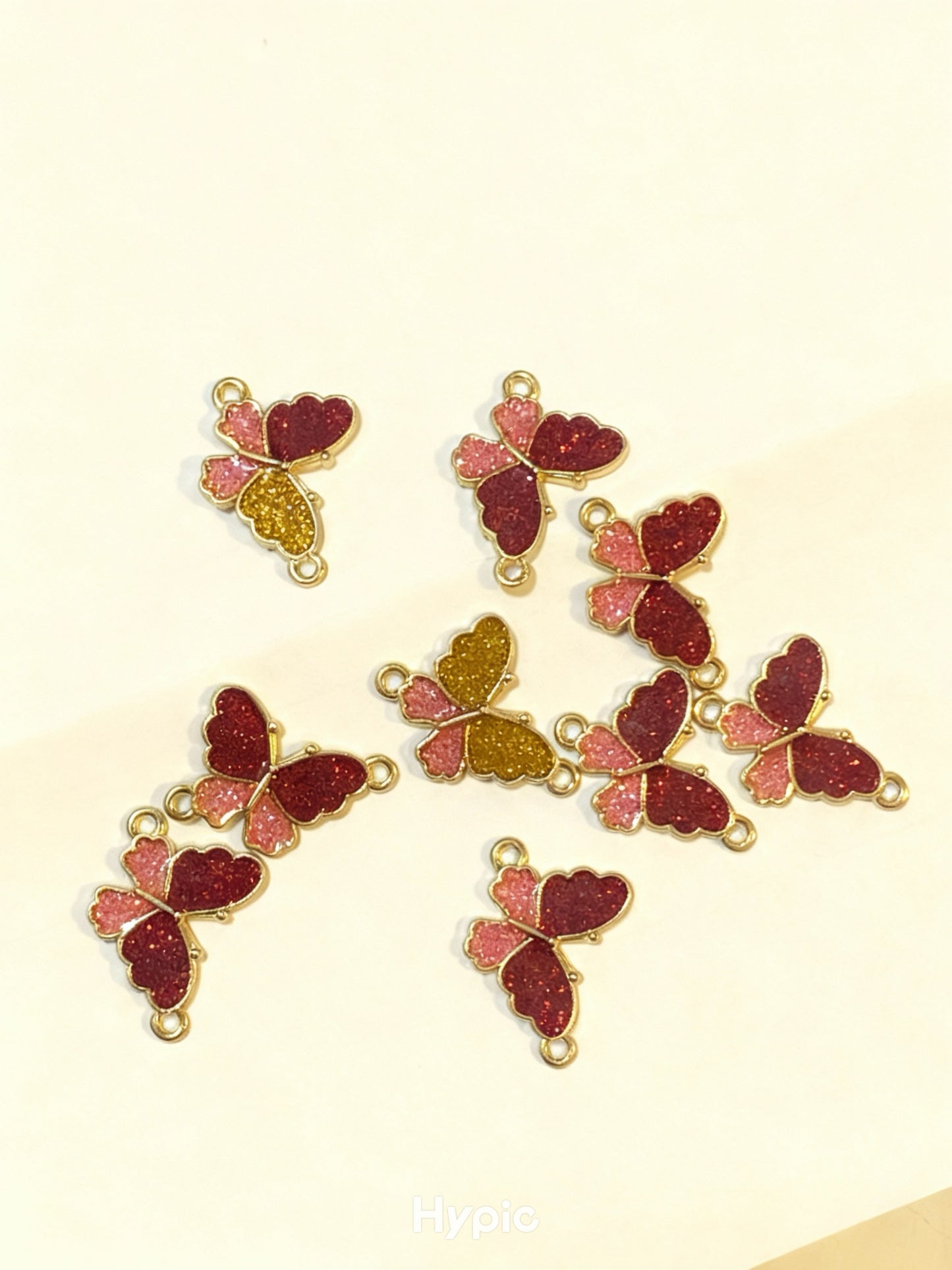 Bracelet charms in metal