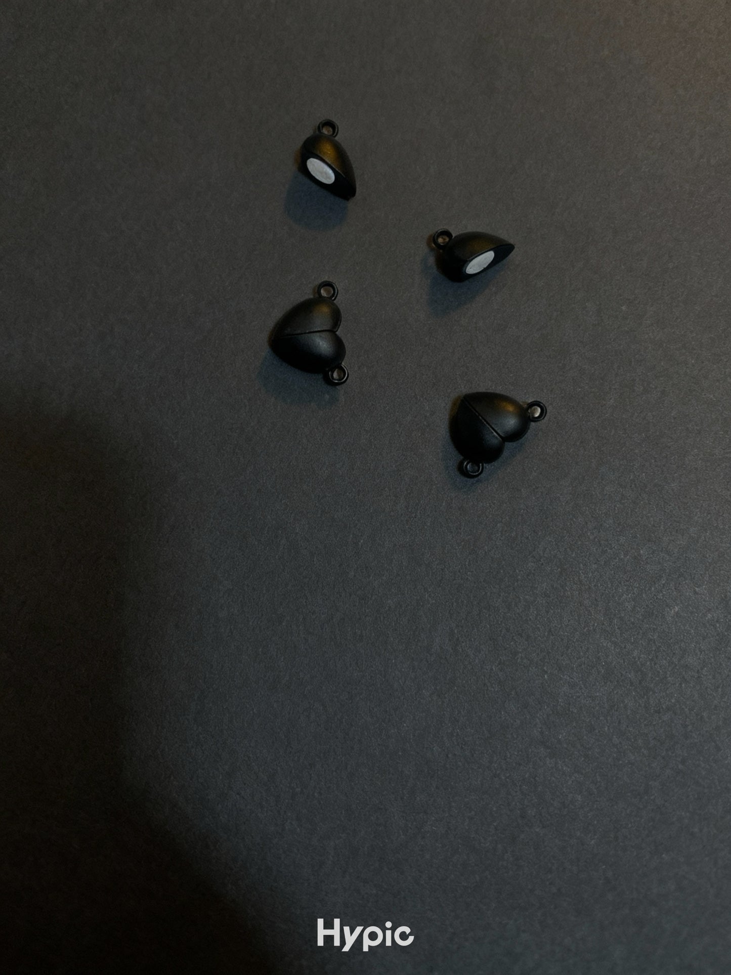 Bracelet charms in metal