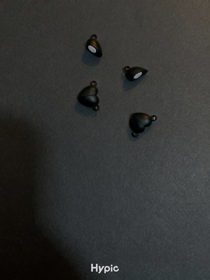 Bracelet charms in metal