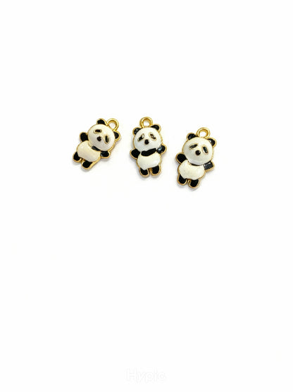 Bracelet charms in metal