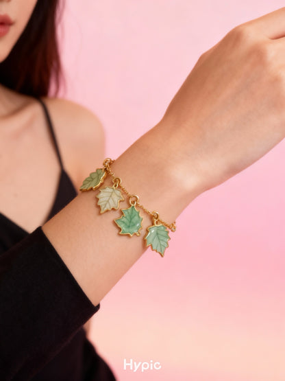 Bracelet charms in metal