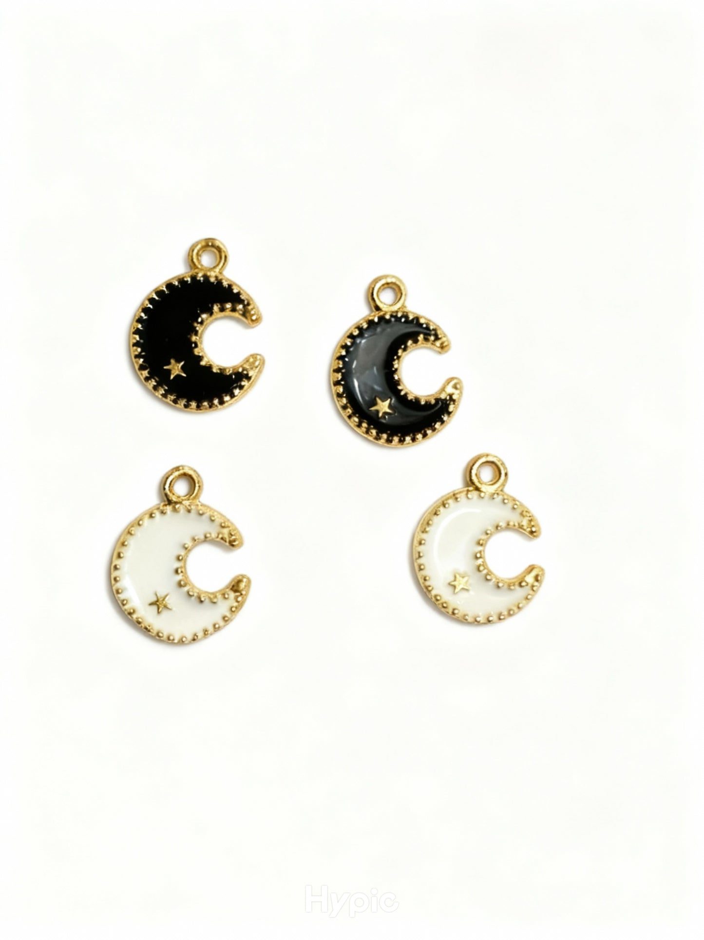 Bracelet charms in metal