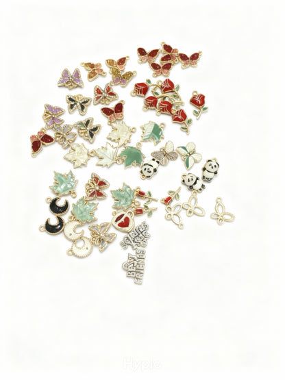 Bracelet charms in metal