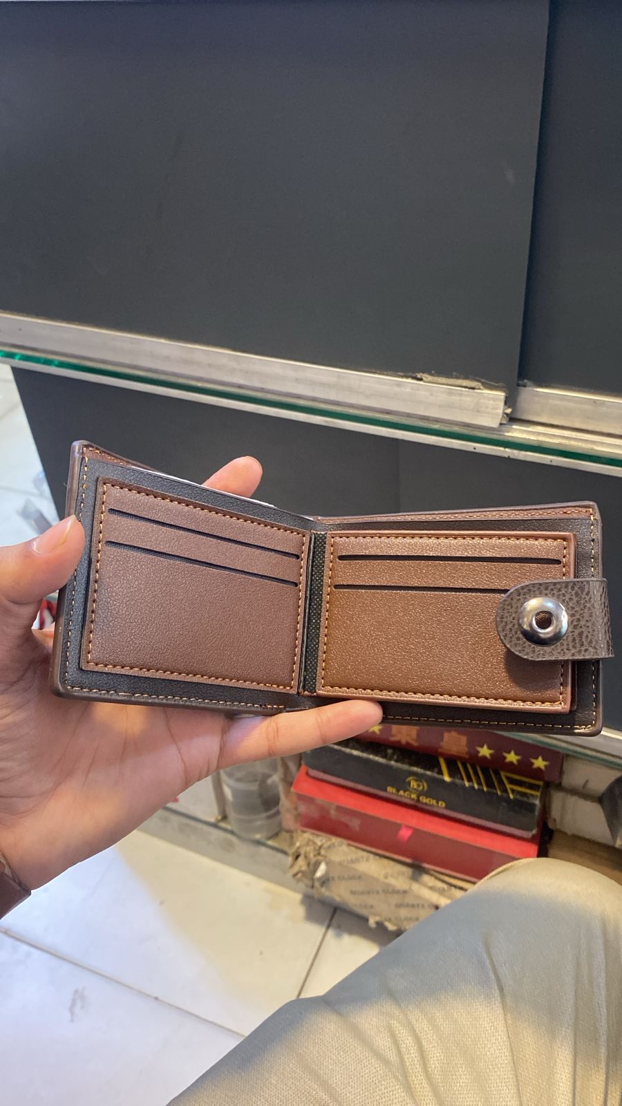 Men’s Genuine Leather Wallet – Stylish & Durable Bifold Wallet